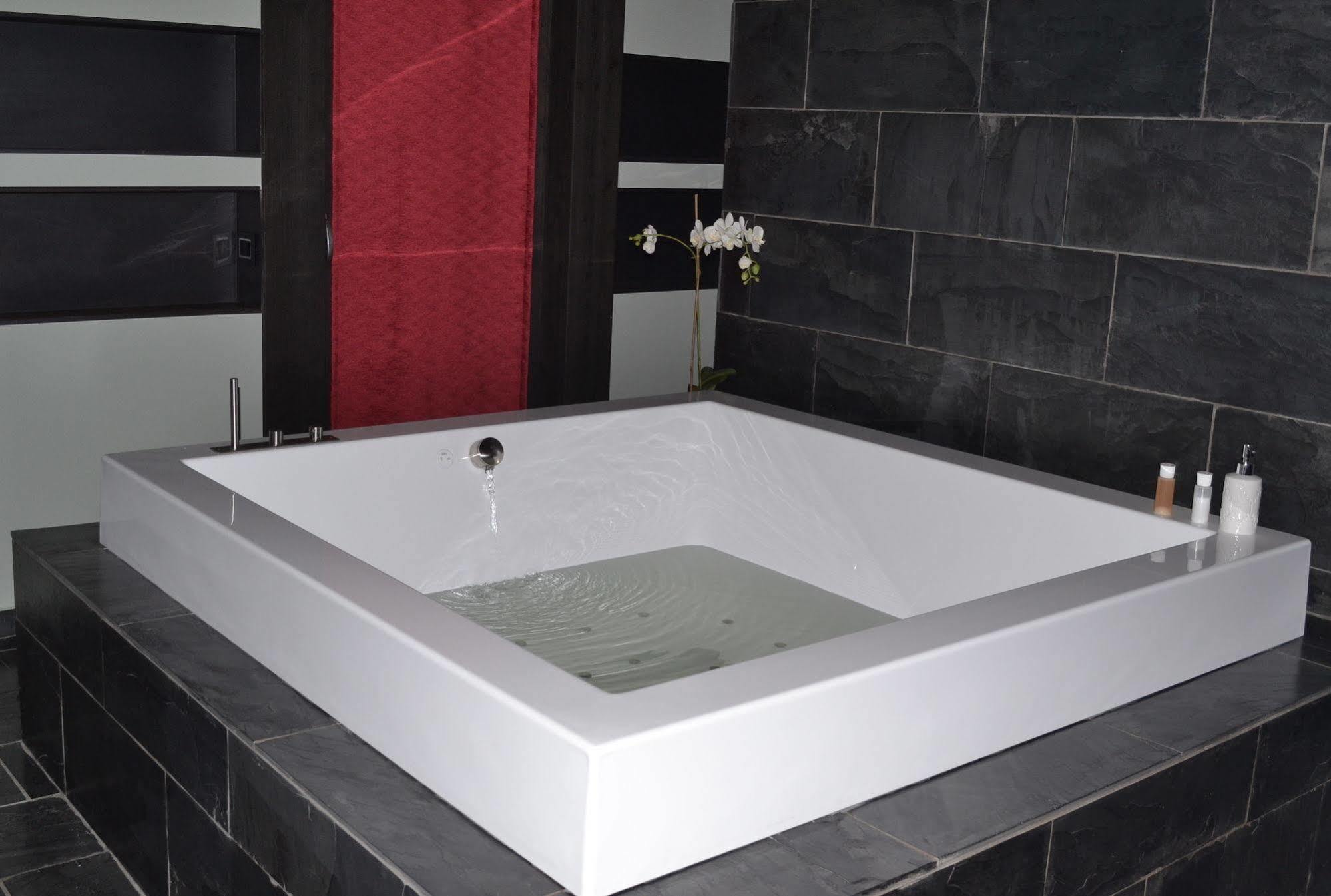 Lateis Maanja Lake Front Suite מראה חיצוני תמונה